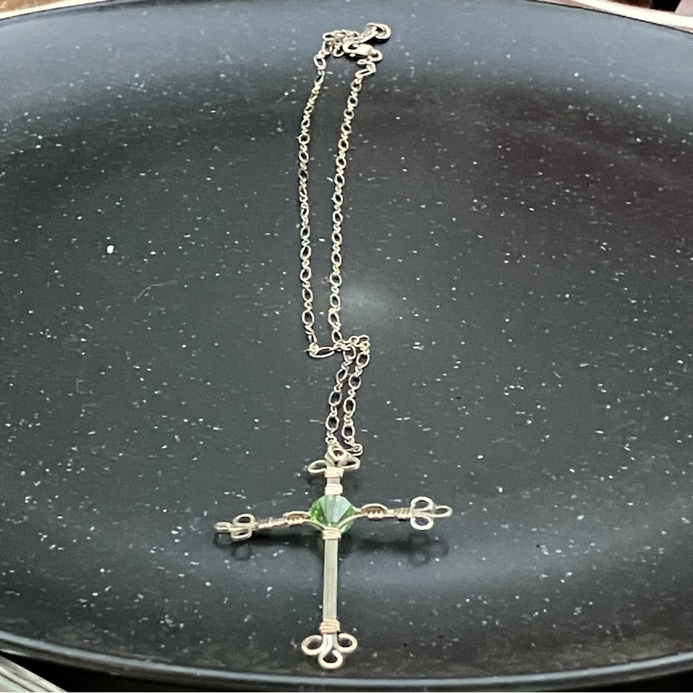 Delicate Filigree Stamped 925 Sterling Peridot Cross Necklace. EUC. - Picture 6 of 9